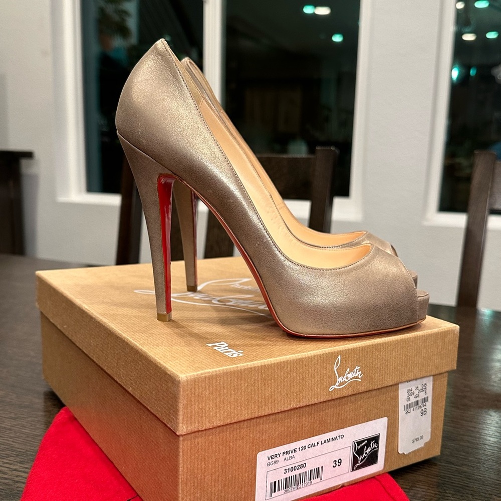 NWB ✨ CL Very Prive 120 Calf - Calf Laminato, Alba